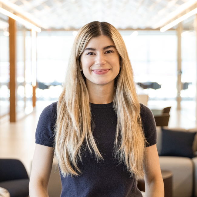 Ruth Pullum Headshot