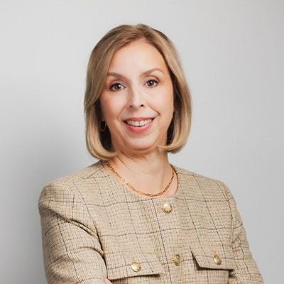 Deanna Strable Headshot